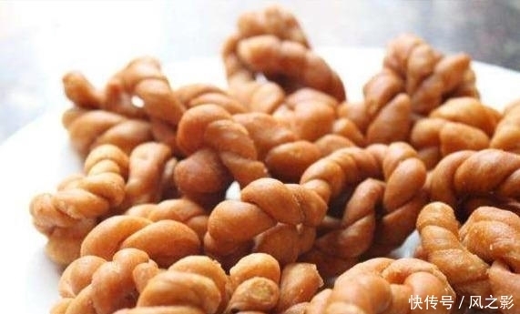 秦桧夫妇|马未都:为什么油条二根放一起炸?