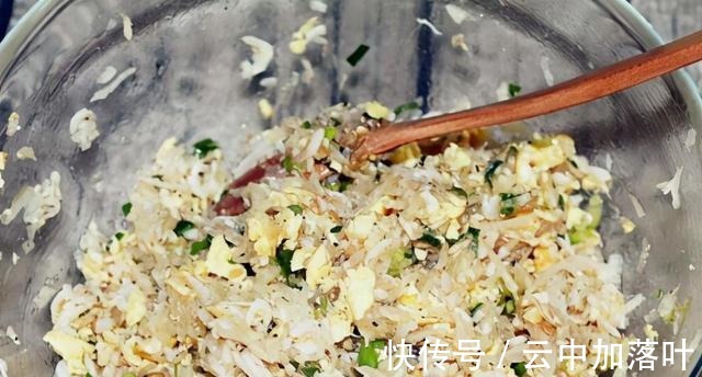 好吃|最近我家迷上这面食，隔三差五准吃一次，10分钟出锅，营养又好吃！