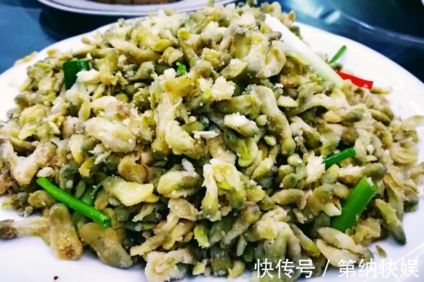 蒸槐花|蒸槐花，不要直接裹面粉，学会正确做法，蒸好不成坨，松散好吃