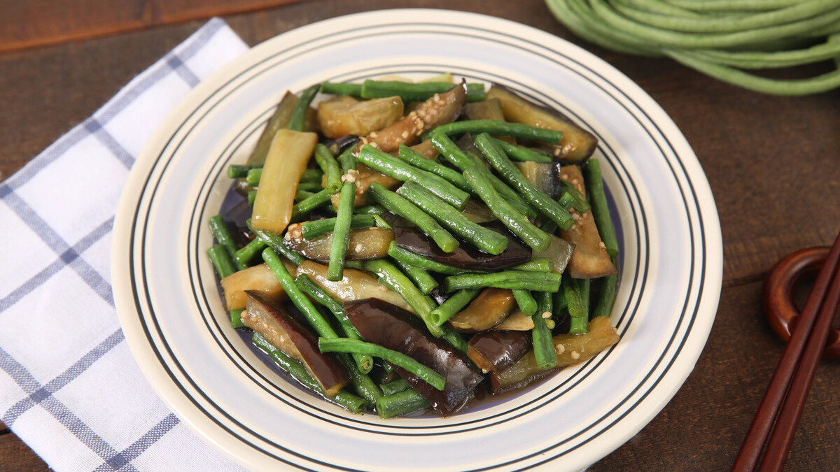 炒茄子时,学会2个小技巧,茄子不油腻不发黑,绵软入味超好吃