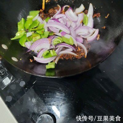 好吃的辣炒章鱼足是这样做的,营养美味,看一遍就会