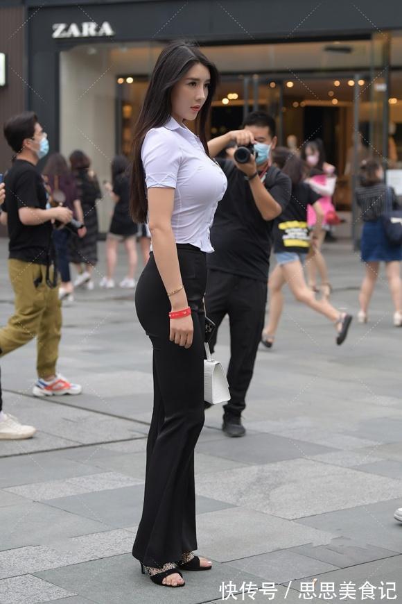 高跟鞋 美的不用低调,黑色喇叭裤配白色衬衫,洋气又好看