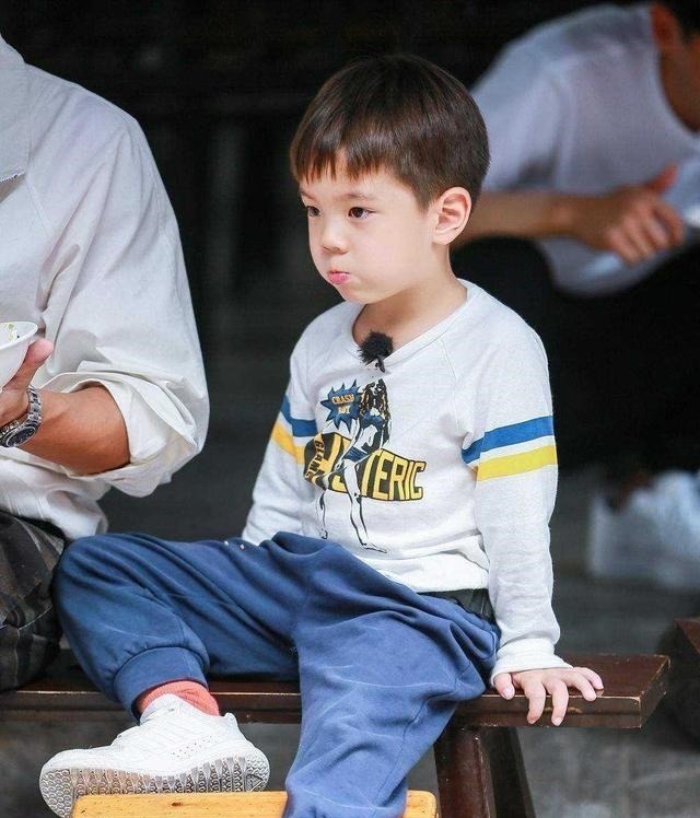 嗯哼大王长大了，变双眼皮越来越像霍思燕，要比爸爸杜江还帅了！