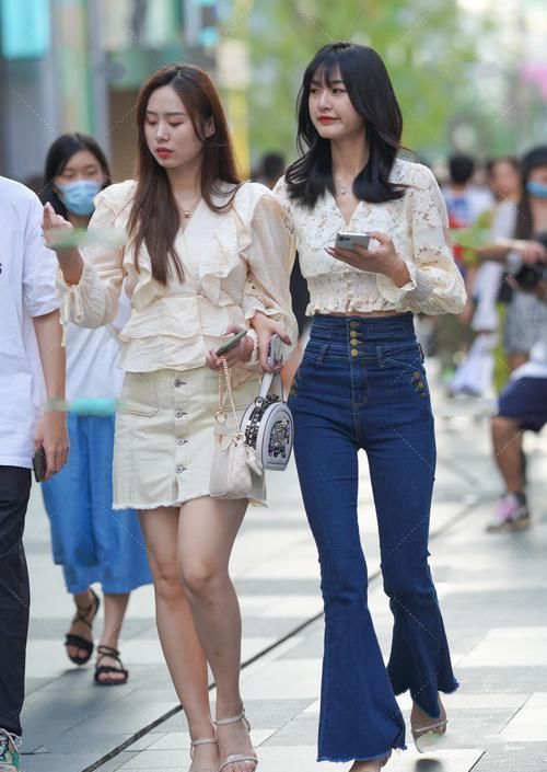 短款上衣搭配高腰阔腿裤，职场穿搭，简约时尚彰显淑女气质