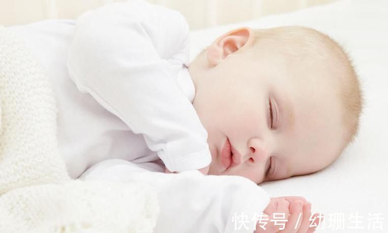 宝宝|对于新生宝宝来说, 好的睡姿很重要, 很多新手爸妈都不知道