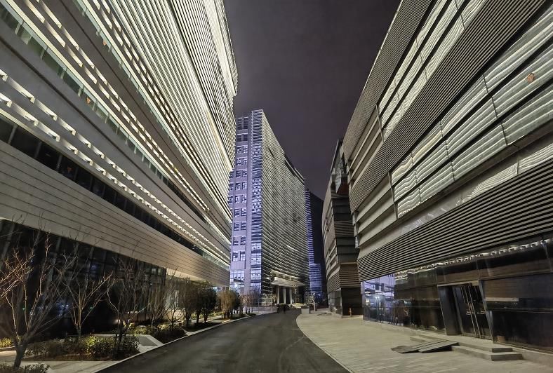 龙湖金融岛|星光璀璨!带你逛夜幕下的龙湖金融岛