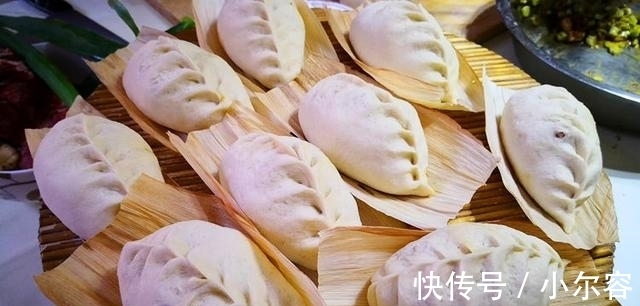 排骨|排骨新吃法：除了红烧还可以做包子，配上2碗小米粥，营养又管饱