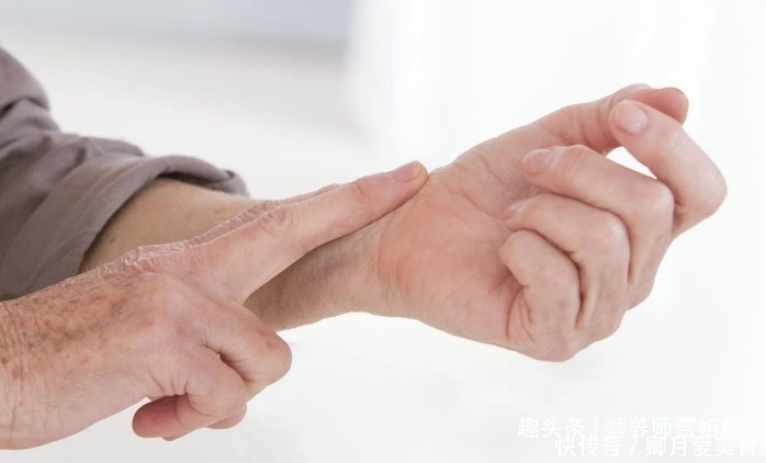 女子|43岁女子，头晕眼发黑，查出脑梗，只因一种“零嘴”吃太多