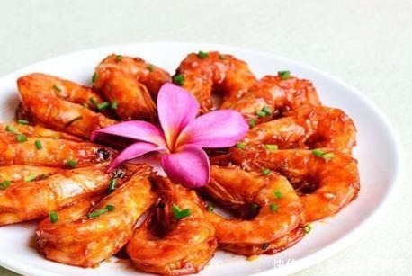 油焖大虾,别直接就下锅,多加1个步骤,虾肉鲜嫩不腥,更红亮