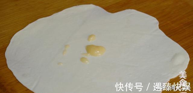 油酥|烙饼想要柔软多层?大多以为要抹很多油,用开水烫面,其实都不对