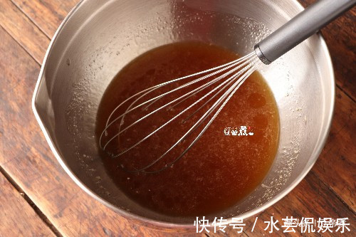 低筋面粉|一斤多重的月饼有六个蛋黄,没等回油,就被抢走吃掉,有那么馋吗