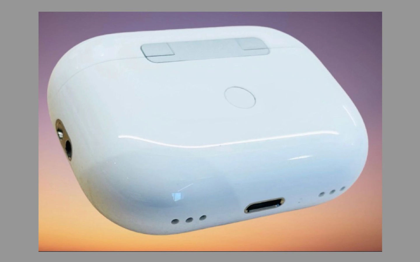 实拍图|苹果 AirPods Pro 2 实拍图曝光：充电盒新增扬声器开孔、挂绳孔