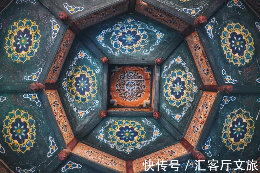 井盐|去年才通高铁，这座“十八线”国内小城，凭什么就火到了国外？