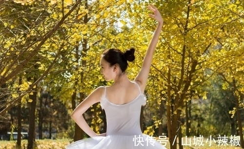 本文系$七绝十四首:且喜秋风知我意,万里相思共月明