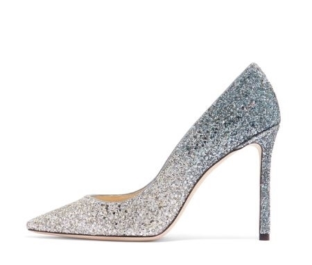 高跟鞋 山路这么崎岖,穿高跟鞋登山很不方便吧?