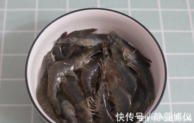 这道菜|水煮虾,到底用冷水还是热水?很多人选错了,难怪腥味重,不好吃