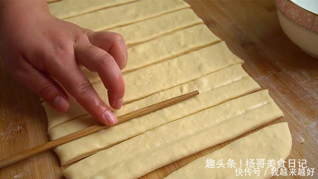 面粉别烙饼了,试试这样做,酥脆又松软,出锅瞬间被扫光,特解馋