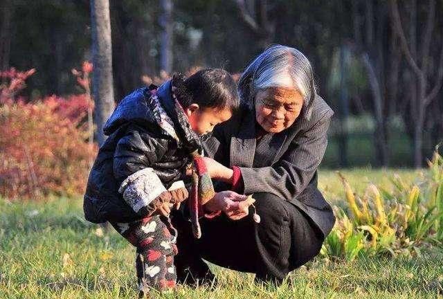 路边摊|这样吃面容易毁掉孩子，很多家长不在意，等反应过来已经晚了