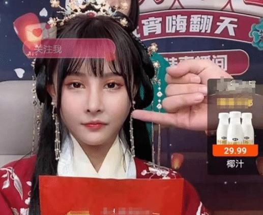 辛巴解封后亮相直播间,直言正在备货,将无偿送礼回馈家人们