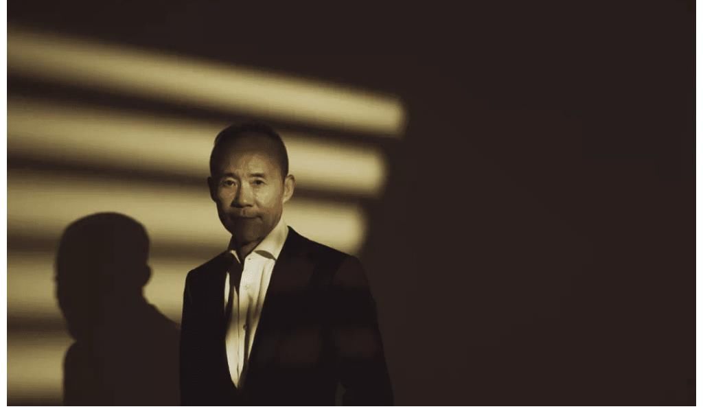 71歲王石吃播首秀，評論區(qū)滿是質(zhì)疑：這么大年紀(jì)還博關(guān)注，圖什么