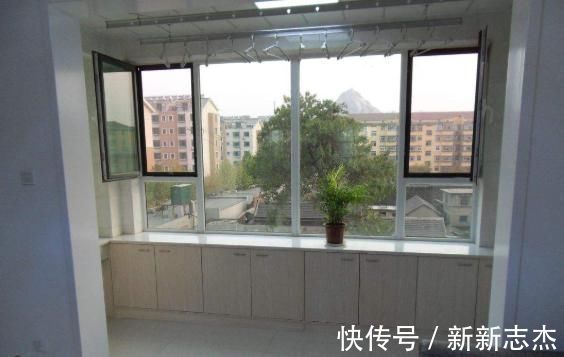 年轻人|阳台万万不要装顶柜了，现在年轻人都潮流这样设计，实用又漂亮
