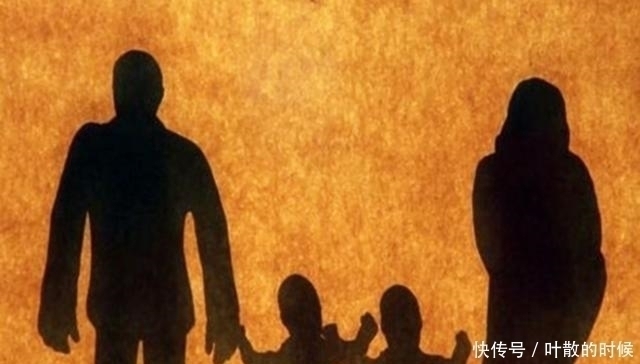 二胎政策|媳妇想吃草莓,宝爸亲自喂着吃,一旁小棉袄的眼神太有“杀气”