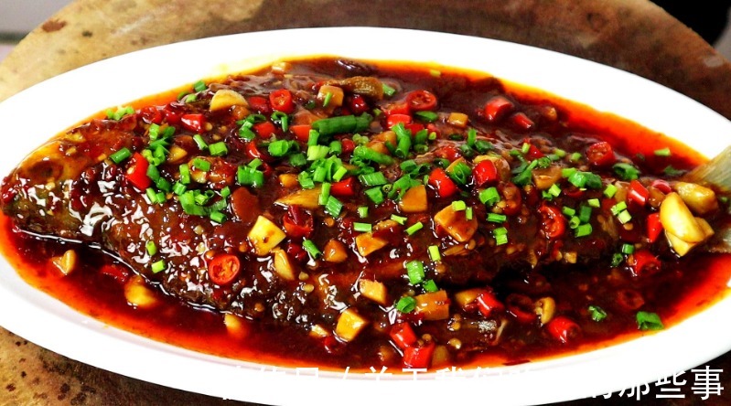 无论什么鱼，红烧时牢记3个技巧，鱼肉软嫩鲜美没腥味，太好吃了