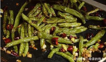  干煸豆角如何做才好吃，诀窍全在其中，简单易学，分分钟搞定