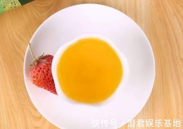 小雪|2岁男孩,口吐白沫,中毒身亡,爸爸暴打怒吼妈妈:还我儿子