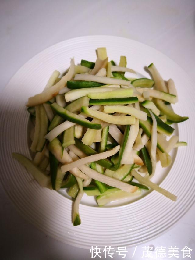 眼下最该吃的食材,2元一斤,清热润肺,这样做孩子大人抢着吃