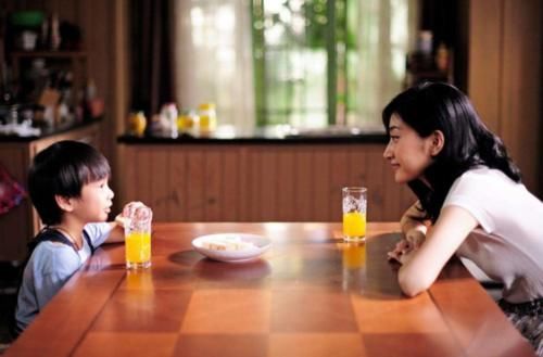 为什么你有“小翅膀”？女儿洗澡时问妈妈，妈妈这样解释