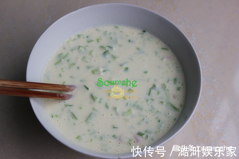 平底锅|此面食不用揉面，煎得香喷喷，外焦里软，一口一块，停不下来