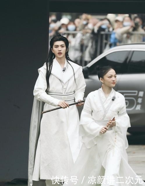 姚导 奔跑吧下期未播先火,请来2位大小姐助阵,想追的心拦不住