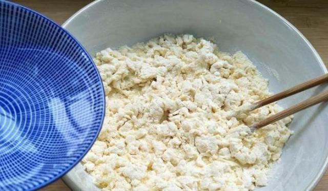 好吃|粗粮不好吃试试玉米面的新吃法,酥软适中,柔软劲道比馒头好