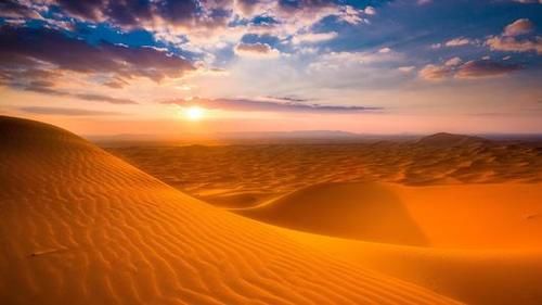 全球排名前十的沙漠，中国拥有两个，第一名面积达900万平方公里
