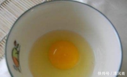 荷包蛋|煎荷包蛋,到底用凉油还是热油加入一点“它”,鸡蛋完整不粘锅
