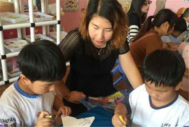 孩子|幼儿园要求晒“我家的车”外观,宝妈做法引称赞,堪称是教科书