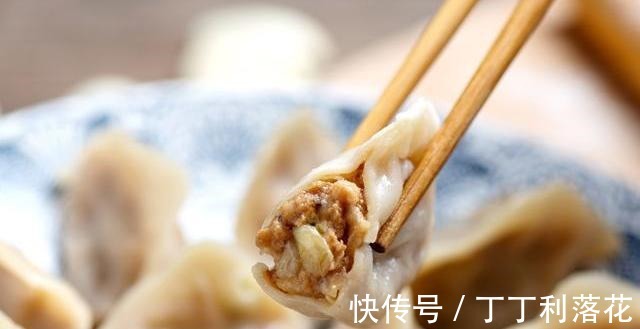 饺子|调饺子馅最忌讳的调料,10个人有9个放错,难怪饺子不香,有怪味!