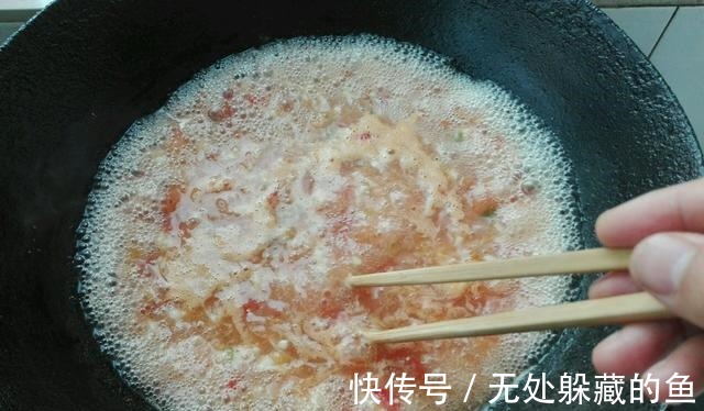 暖胃早餐必备西红柿疙瘩汤,口感细腻柔软,酸酸的超开胃!