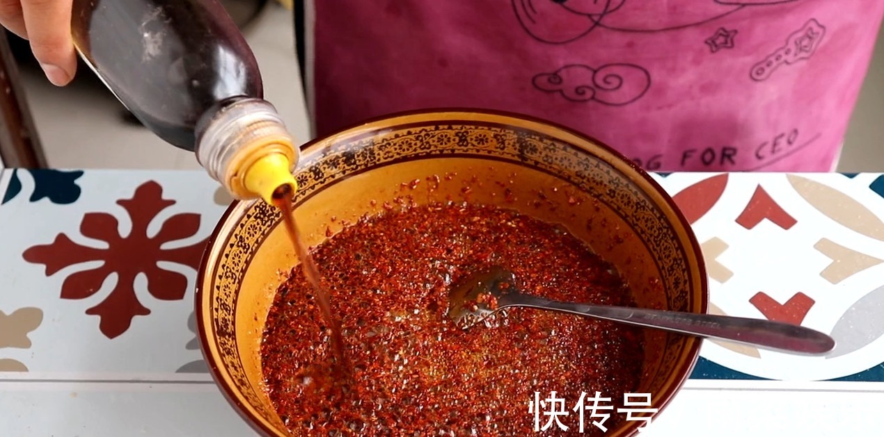 想吃炸串不用去外面吃了，方法教你在家简单做，香辣过瘾又解馋