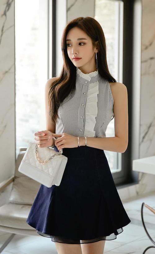 职场|美女穿搭:透丽朦胧无袖裙,职场气息十足,女神气场来袭