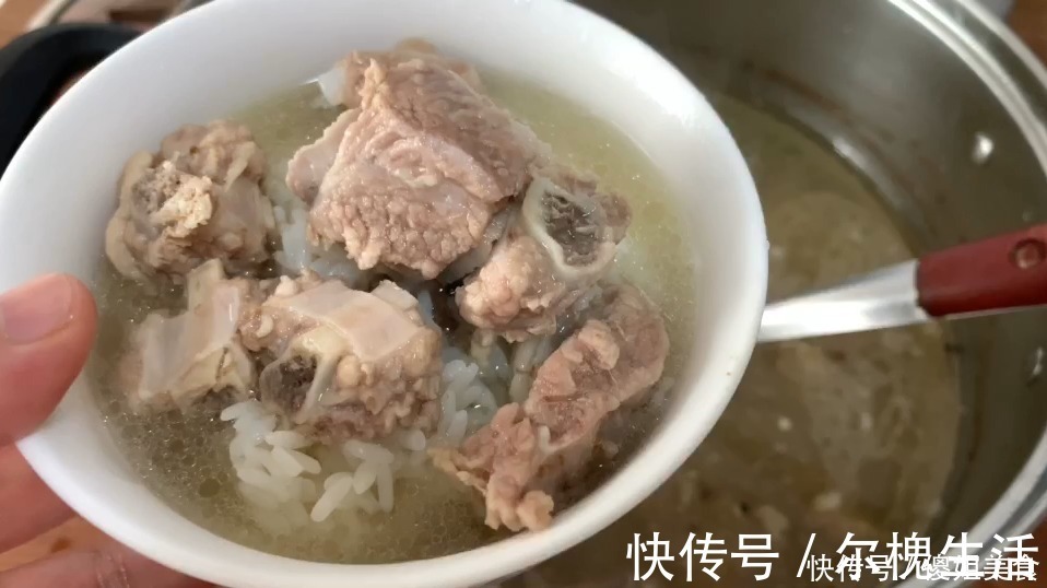 排骨|炖排骨时,有人先焯水,有人直接炖,全都不对,大厨:教正确做法
