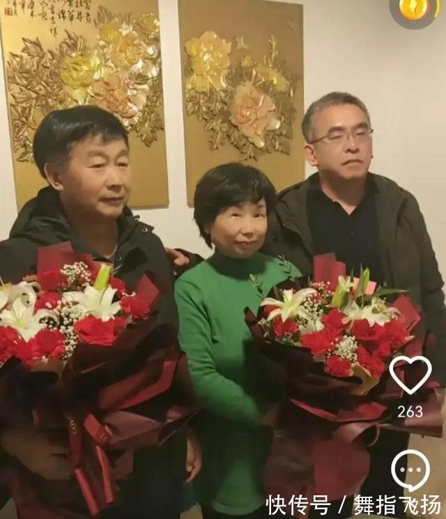 孟郊#杜新枝风风火火闯九江,回河南受粉丝隆重欢迎:送花送温暖送怀抱