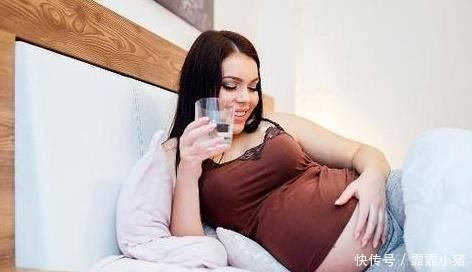 羊水|在怀孕阶段，孕妇在这几个时间要记得喝水，能让羊水更加“干净”