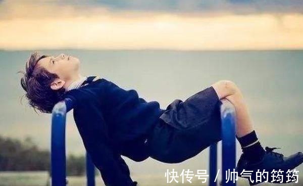爱钱|这5种孩子看似很“机灵”,其实很难有出息,快看看你家娃有没有
