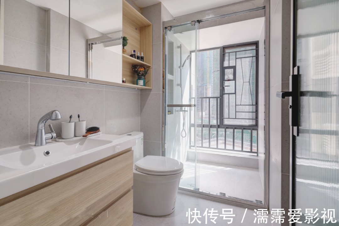 小户型|马桶上方这样装，瞬间多出一个小仓库，简直就是小户型的大福音！