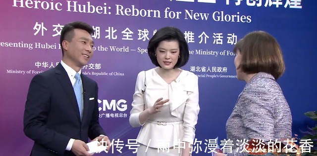 转型|主持人大赛冠军邹韵成功转型,英文主持吸睛,抢走身旁康辉风头