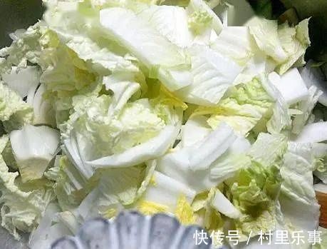 豆腐|白菜炖豆腐,很多人搞错豆腐白菜下锅顺序,难怪豆腐易碎白菜难吃