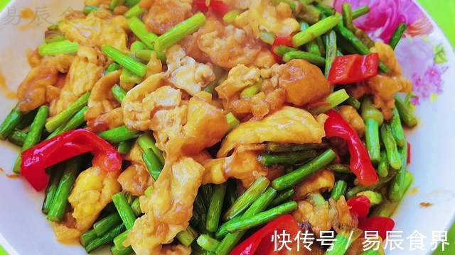 蒜苔不光能炒肉，还可以和鸡蛋一起炒，清脆爽口好吃又营养