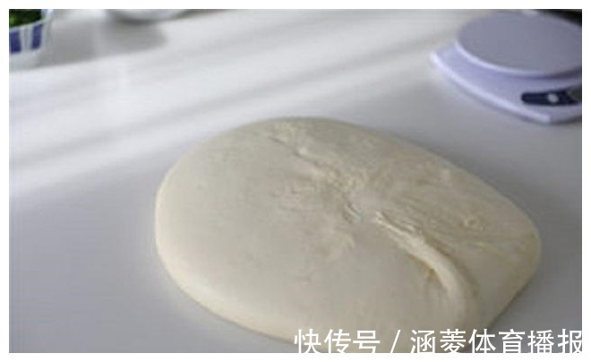 面团|怎么做出松软金黄的吐司，教你用对这一步，在家就能做出肉松吐司
